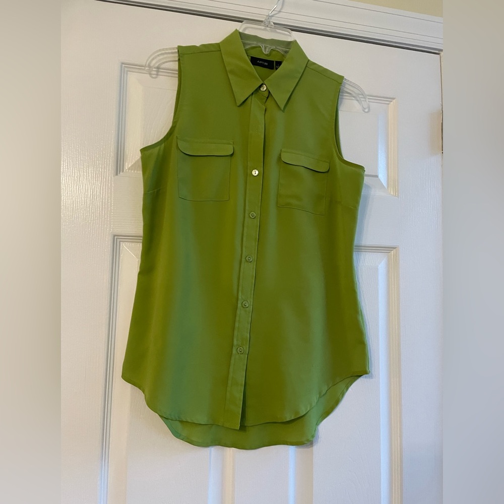 Pretty Lime Green  Sleeveless Blouse- like new!